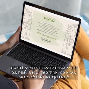 Może przedstawiać: Ekran laptopa wyświetlający zaproszenie ślubne w zielono-białej kolorystyce. Zaproszenie zawiera fantazyjny rysunek łuku z drzew i tekst "Schedule" oraz "RSVP Here". Tekst pod laptopem brzmi "Łatwo dostosuj imiona, daty i tekst w Canva. Nie potrzeba kodowania!"