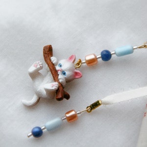playful kitten beaded bookmark