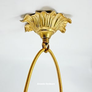 Élégant crochet de plafond fleuri en laiton - Crochet décoratif en laiton moulé pour accrocher des plantes, des lumières, des lustres, une décoration de mariage ou un présentoir floral
