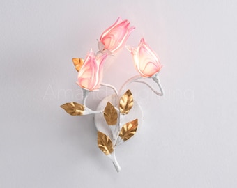Aplique de pared de cristal rosa violáceo con forma de tulipán y hojas de lámina dorada: 3 luces