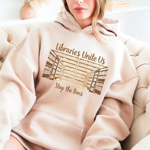 Ich las verbotene Bücher Hoodie, nur noch ein Kapitel, Unterstützung der lokalen Bibliotheken, Woche der verbotenen Bücher Shirt, Bibliothekar Geschenk, Buchliebhaber Sweatshirt