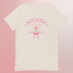 Charming Bookish Girl Tee - Cozy Cotton T-Shirt for Readers, Perfect for Literary Enthusiasts