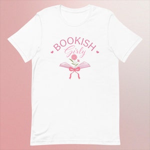 Charming Bookish Girl Tee - Cozy Cotton T-Shirt for Readers, Perfect for Literary Enthusiasts