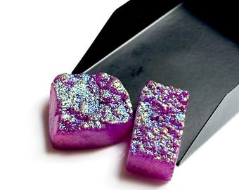 Irisierende Lila Titan Druzy Cabochons: Rohe Quarz Kristalle, 25 x 12 mm 2 Stück 25-12 mm