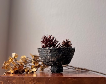 Small Footed Trinket Bowl, Rustic Aged Coffee Table Bowl,  Concrete Jewelry Holder, Irregular Deco for Kitchen, Wabi Sabi Key Dish,Entryway