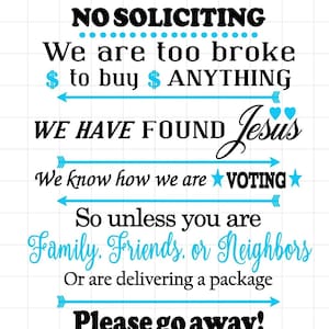 Könnte beinhalten: Ein weißes Schild mit schwarzem und hellblauem Text, das "NO SOLICITING" (Keine Werbung) liest. Das Schild gibt humorvoll die Haltung des Hausbesitzers zu Werbern wieder, einschließlich seiner finanziellen Situation und seiner religiösen und politischen Ansichten.