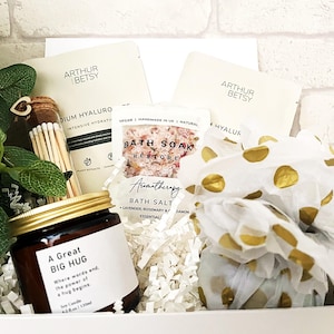 Personlig kram i en låda: Ylang Ylang-ljus, badbomb och ansiktsmasker
