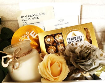 Luxury Self Care Pamper Hamper with Soy Candle, Beauty Treats, Bath Bomb + Chocolates