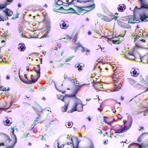 Puede incluir: Un patrón repetitivo de ilustraciones caprichosas en colores pastel sobre un fondo lavanda. El diseño presenta animales lindos como erizos, nutrias, elefantes y colibríes, junto con flores, mariposas y libélulas. El tema general es suave y soñador.