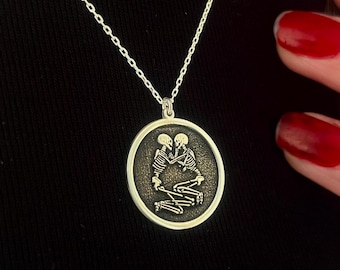 Valdaro Lovers Necklace,  Skull Couple, Gothic Jewelry, 14K Gold Skull Lovers Necklace, Skull Jewelry, Valentine’s Day Gift