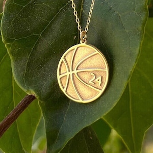 Gegraveerde basketbalhangerketting: 14 kt goud sterlingzilver, aangepast jerseynummer