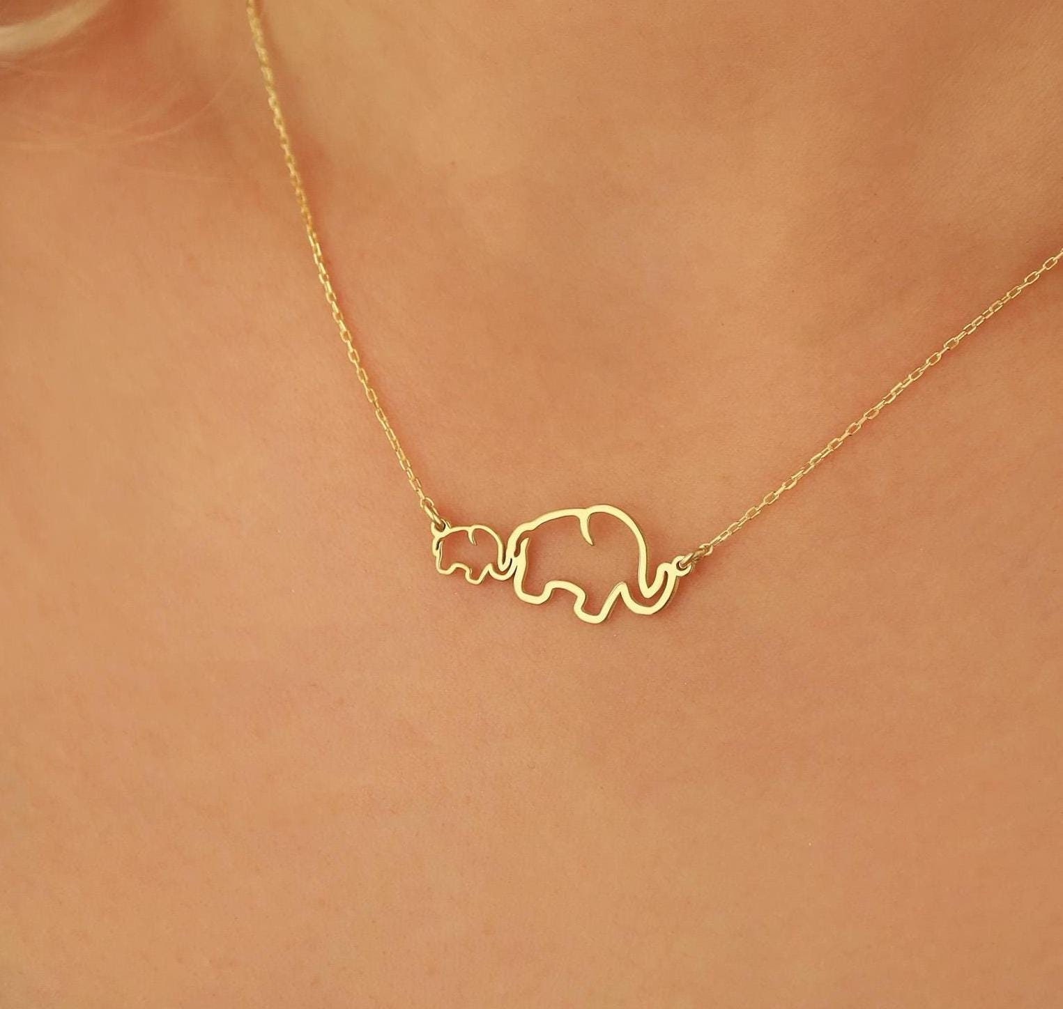 Mum And Baby Elephant Charm Necklace In Gold | Lisa Angel - Foto 5