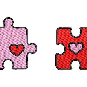 Könnte beinhalten: Zwei Puzzleteile, eines rosa und eines rot, jedes mit einem Herz in der Mitte. Das Herz im rosafarbenen Teil ist rot, und das Herz im roten Teil ist rosa.