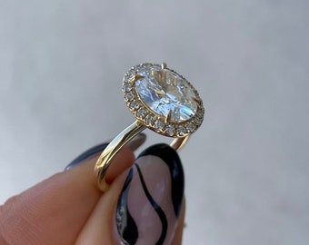 Ovale verlovingsring, 2,5 karaat gemalen ijs ovaal geslepen 10x7mm Moissanite verlovingsring, diamanten verborgen halo ring, Haley bieber ring.