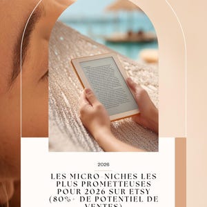 May include: An e-reader with a light-colored frame is held by hands, displaying text. The background features a blurred view of a beach scene. The image includes text: "2026 LES MICRO-NICHES LES PLUS PROMETTEUSES POUR 2026 SUR ETSY (80%+ DE POTENTIEL DE VENTES)"