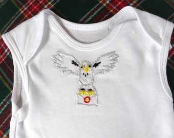 Hand embroidered baby bodysuit, Hedwig pattern, birth gift