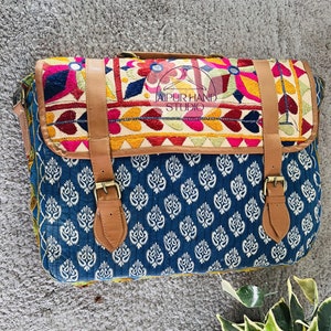 sacs pour ordinateur portable vintage fabriqués par Kantha | sacs de transport pour femmes et vêtements | Sacs cousus main | Sacs à poignée supérieure | Cadeau pour Noël.