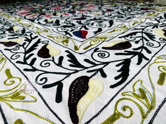 white color beautiful suzani bedsheet | Handmade bedspread | Suzani queen size tapestry | Suzani blanket | Bridesmaid suzani | Gift for her.
