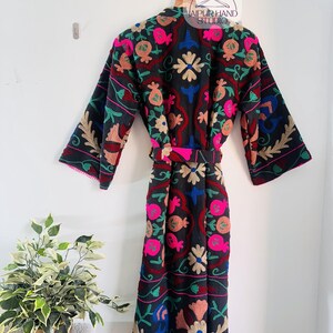 Broderad kimono med blommönster | Handgjord morgonrock | lång vinterkappa | Suzani kimono för brudtärnor | Julklapp. bild 7