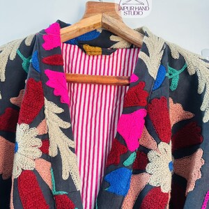 Broderad kimono med blommönster | Handgjord morgonrock | lång vinterkappa | Suzani kimono för brudtärnor | Julklapp. bild 5