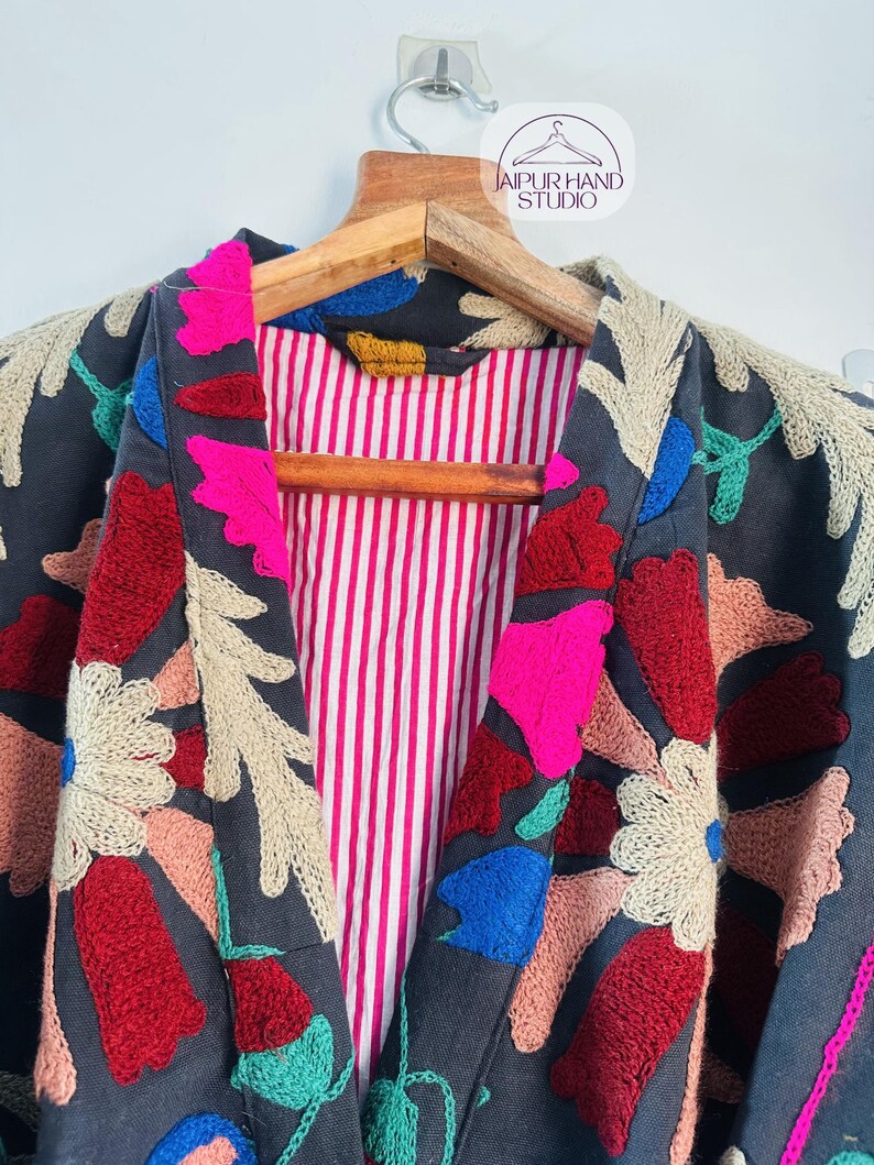 Broderad kimono med blommönster | Handgjord morgonrock | lång vinterkappa | Suzani kimono för brudtärnor | Julklapp. bild 5