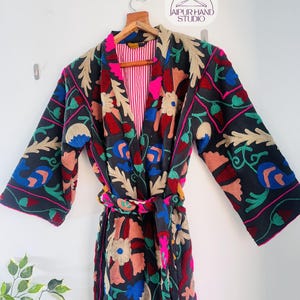 Broderad kimono med blommönster | Handgjord morgonrock | lång vinterkappa | Suzani kimono för brudtärnor | Julklapp. bild 6