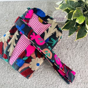Broderad kimono med blommönster | Handgjord morgonrock | lång vinterkappa | Suzani kimono för brudtärnor | Julklapp. bild 2