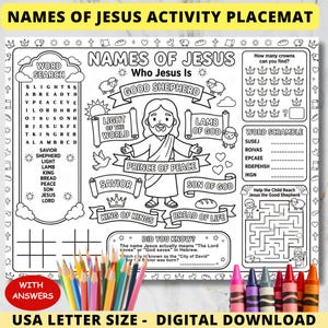Puede incluir: Mantel individual de actividades en blanco y negro con el texto "NAMES OF JESUS ACTIVITY PLACEMAT". El mantel individual incluye búsquedas de palabras, laberintos e ilustraciones de Jesús. Un juego de lápices de colores está en la parte inferior.