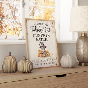 Bienvenue à la ferme de citrouilles Tabby Cat ! Panneau d'Halloween, décoration de chapeau de sorcière chaton gris