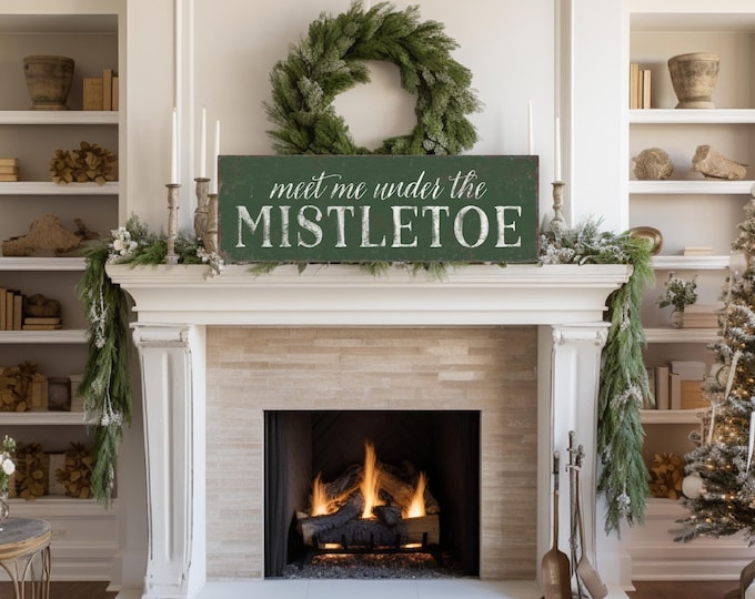 Christmas Wall Sign, Meet Me Under the Mistletoe (Dark Green & White)