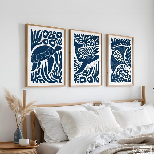 Tríptico de vida marina para pared, estampado azul marino de tortuga, ballena y raya, decoración costera.