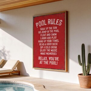 Poolregeln, Sonne tanken, cremefarbene Schrift auf scheunenrotem Grund, Sommergeschenk für Gastgeber