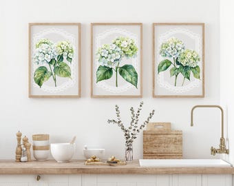 ニュートラルなアジサイコテージ三連画 – 柔らかな花柄の壁アート