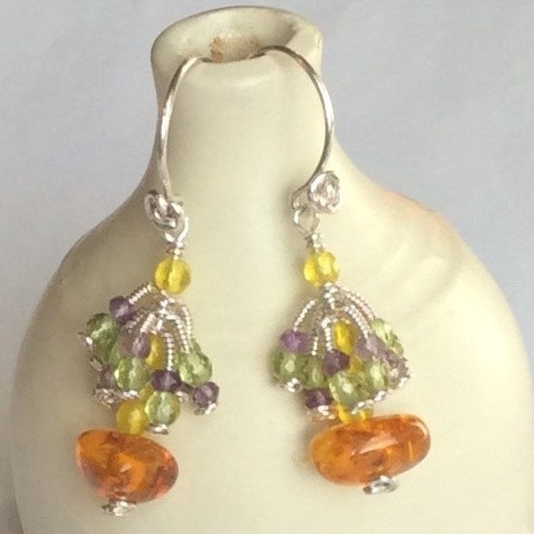 Boucles d’oreilles, perles d’ambre véritable naturelle, agates jaune facettes, cascade de péridot et améthyste, support argent 925