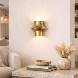 Kinkiet z surowego mosiądzu, minimalistyczna lampa ścienna, dekoracja świetlna do wnętrz zdjęcie 4