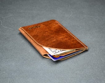 Cartera de piel Cordovan con diseño de concha marrón, cartera minimalista de lujo, tarjetero. Personalización gratuita, regalo para él, regalo para ella.