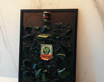 Arte de botella de whisky, arte de pared de resina epoxi con botella rota, decoración de bar para el hogar con arte de vidrio roto, arte de botella rota de Jägermeister