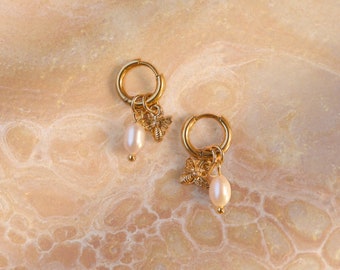 Gold Hoop Earrings ‘Nalo’, 18K Gold Plated Hoop Pearl Pendant Earrings, Everyday Pearl Earrings, Pearl Earrings, Freshwater Pearl Earrings