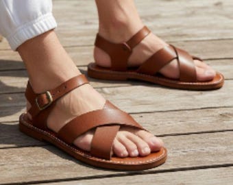 Sandalias artesanales de piel marrón con hebilla – Estilo marroquí unisex