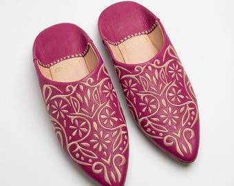 Handmade Moroccan Leather Babouche Slippers in Fuchsia Pink, Gold Embroidery Pointed Mules, Traditional Women Leather Shoes, Gift for Her
