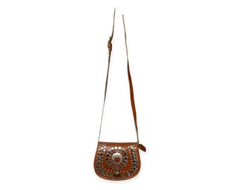 Bolso bandolera bohemio marrón camello – Monedero étnico marroquí con tachuelas – Bolso de hombro para festival
