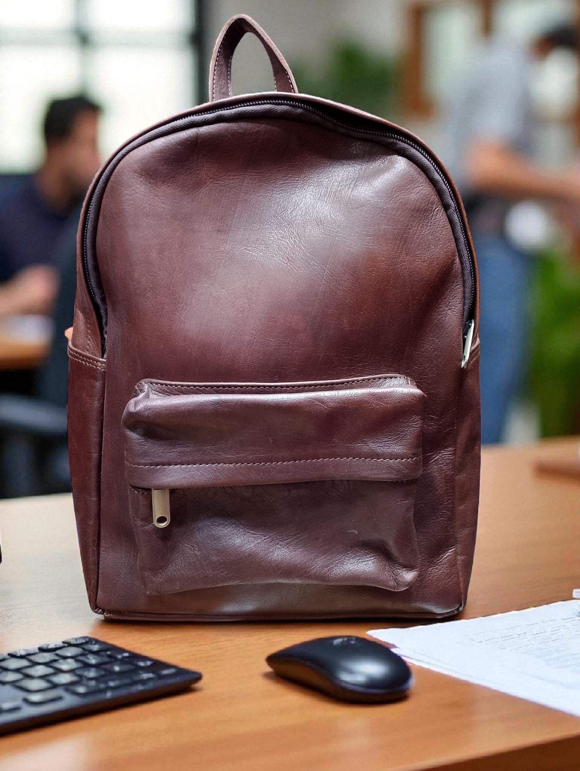 Handmade Brown Leather Backpack: Moroccan Vintage Travel  display picture 2