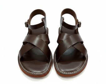 Sandalias artesanales de piel marrón oscuro con hebilla – Estilo marroquí unisex