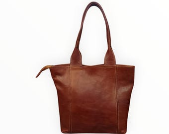 Bolso tote de cuero marrón hecho a mano, bolso de hombro minimalista para uso diario.