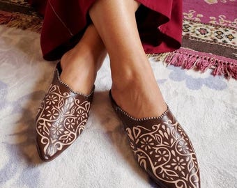 Brown Moroccan Leather Babouche, Hand-Embroidered Moroccan Slippers, Traditional Genuine Leather Flat Mules for Women