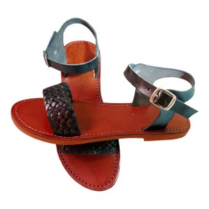 Sandales plate en cuir pour femme avec detail tressé – エレガンスとコンフォートの職人技