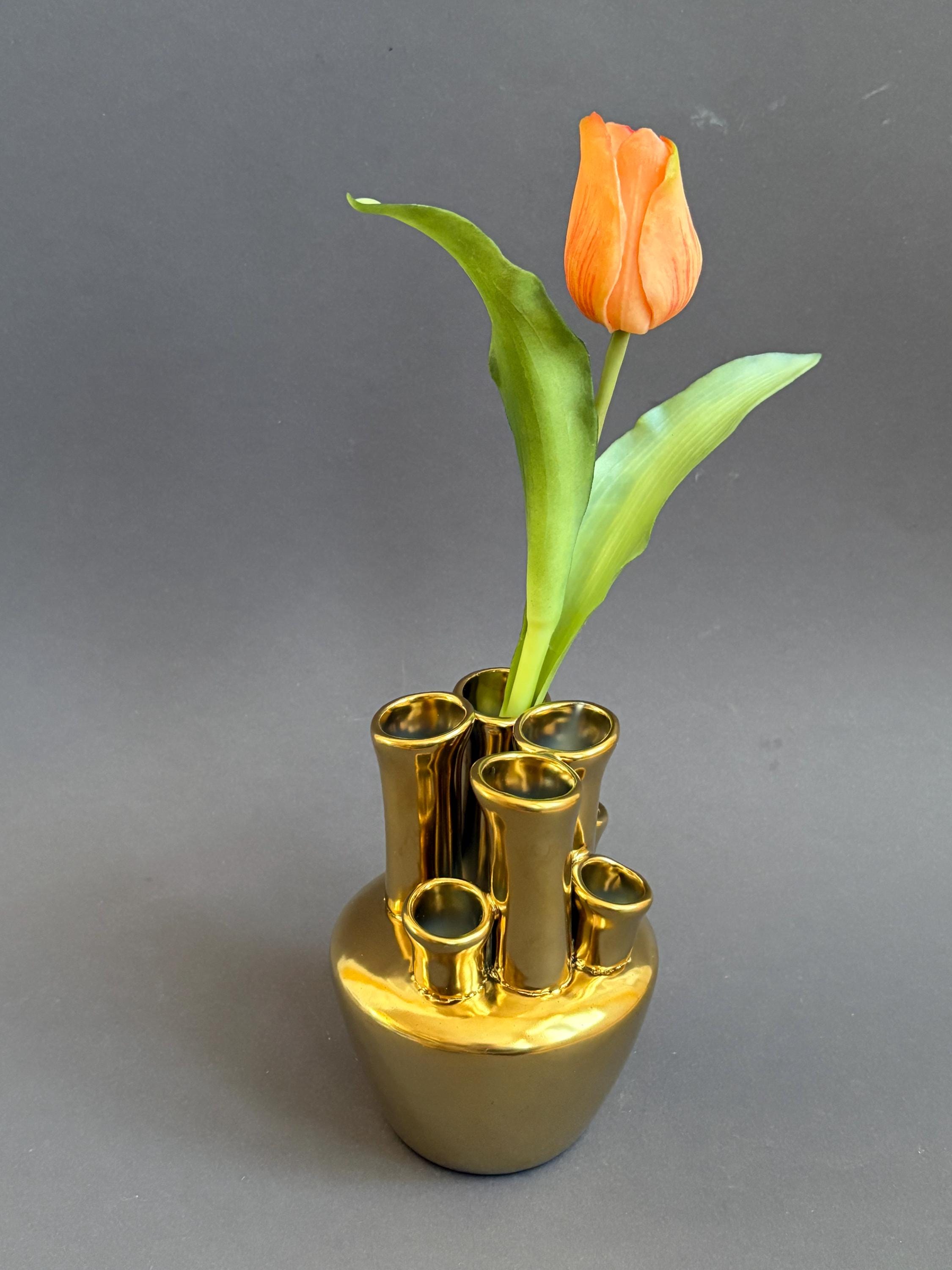 ダーン・クロムハウト作 チューリップの花瓶 – ダッチデザイン