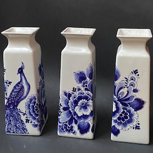 Tulip Flower Vase, White Dutch Art Vase, Modern Dutch design Tulip  Vase white Deft blue