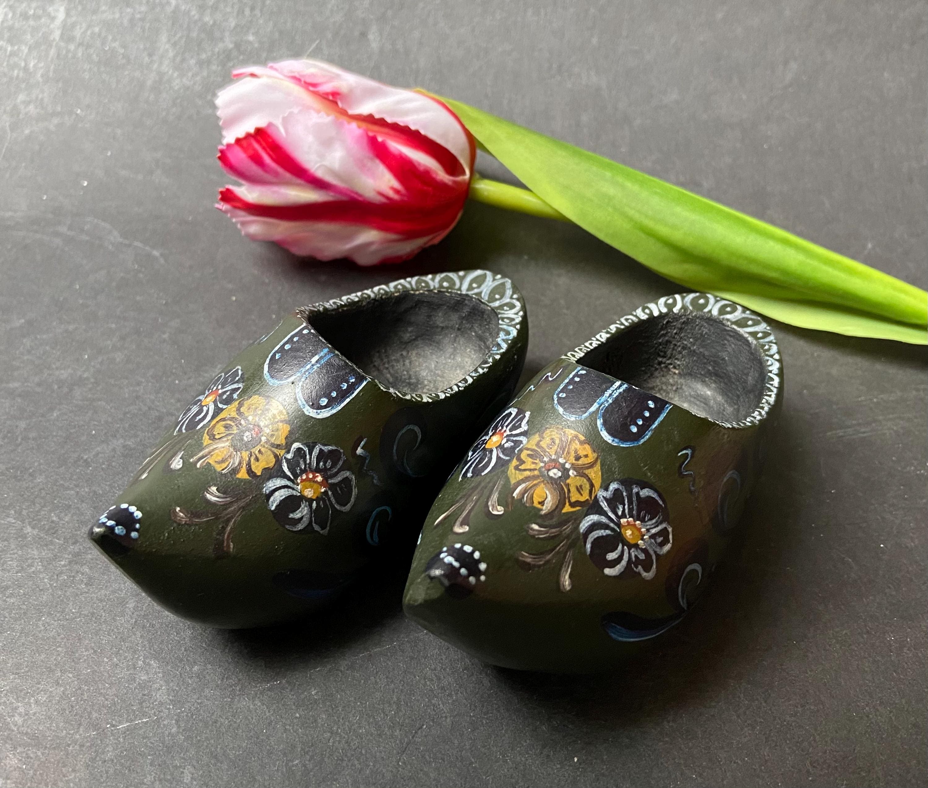 Unique Hand-painted Wooden Clogs – Traditional Hindeloopen Design