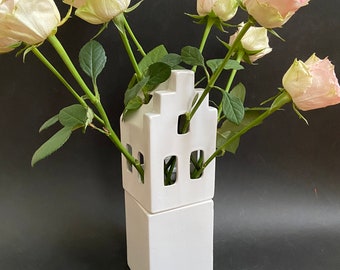 Flower Vase, White Dutch Art Vase, Modern Dutch design in het wit.